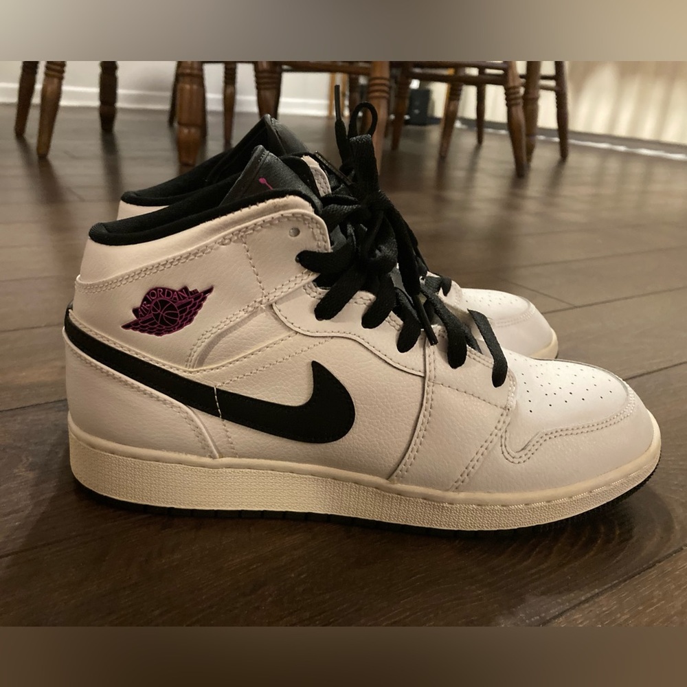 Nike Jordan mid - size 8.5